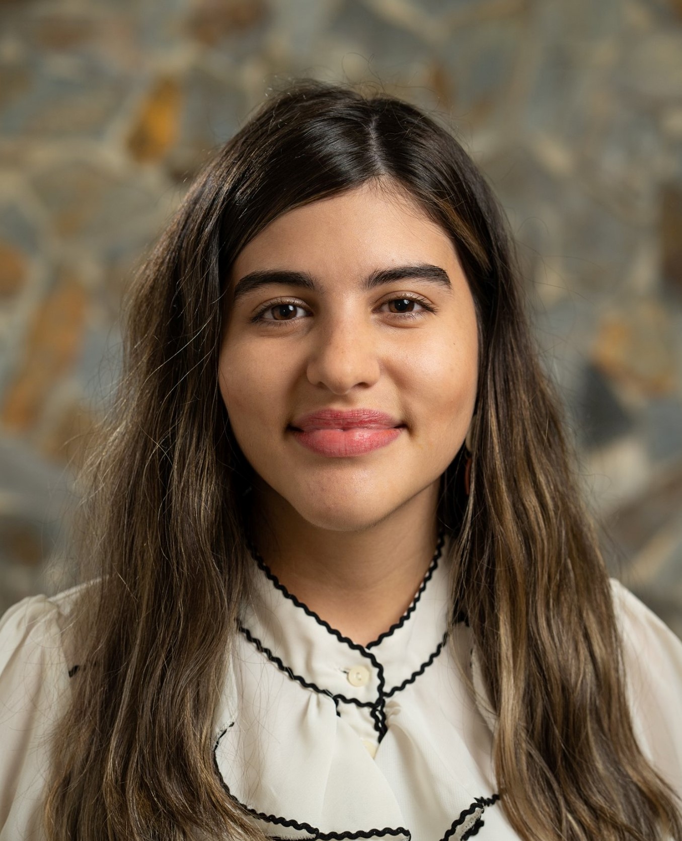 Salinas Muniz Headshot637124603757551500